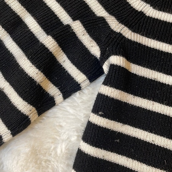 White House Black Market‎ Top - Picture 4 of 6